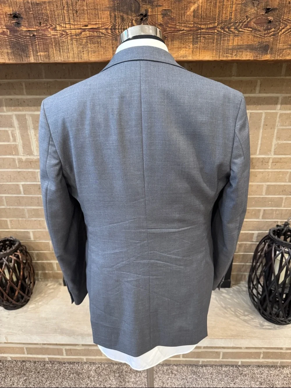 Joseph Abboud mens 38R gray solid 100% wool Zignone 2-button suit w/ trousers - Picture 4 of 8